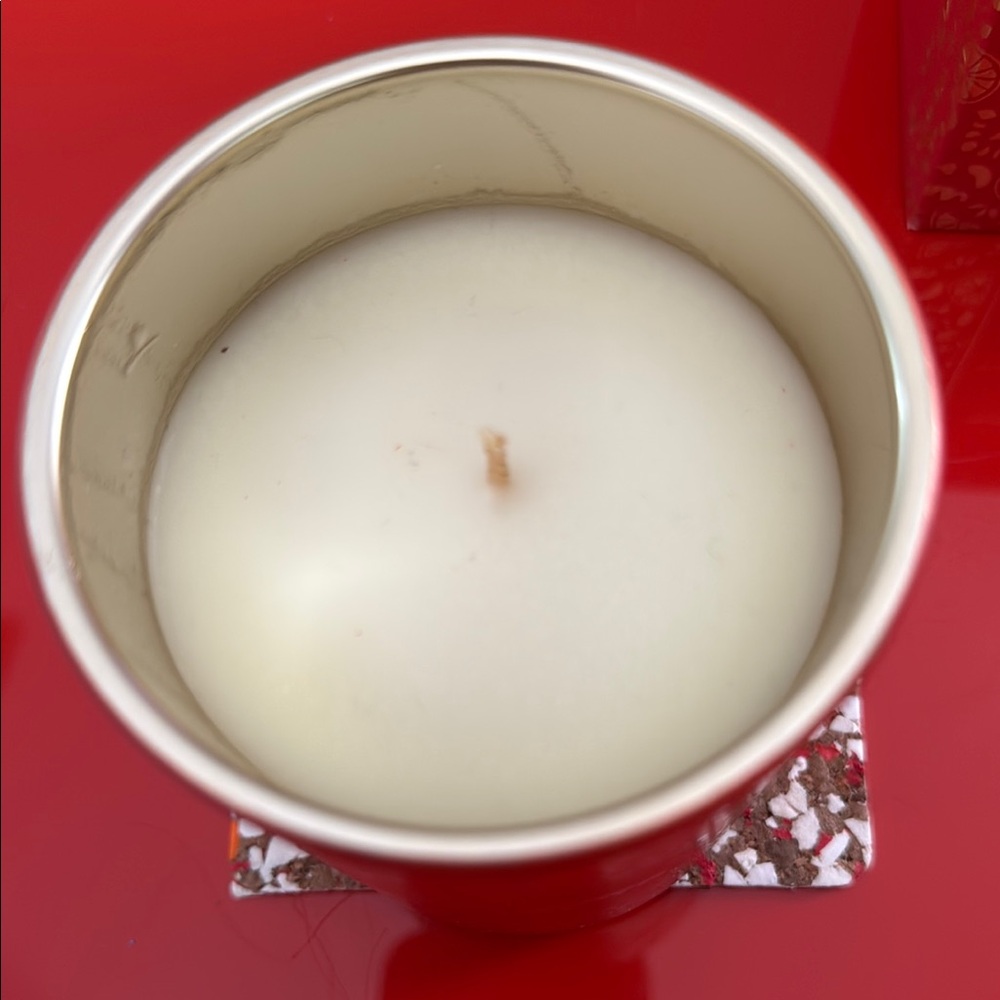 Molton Brown Red Scented Candle - Picture 3 of 6